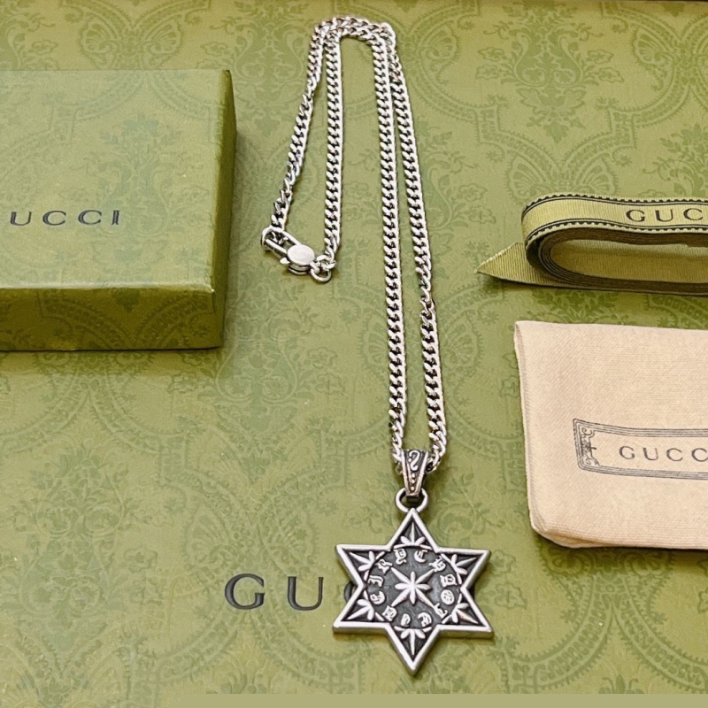 G*u*i necklaces